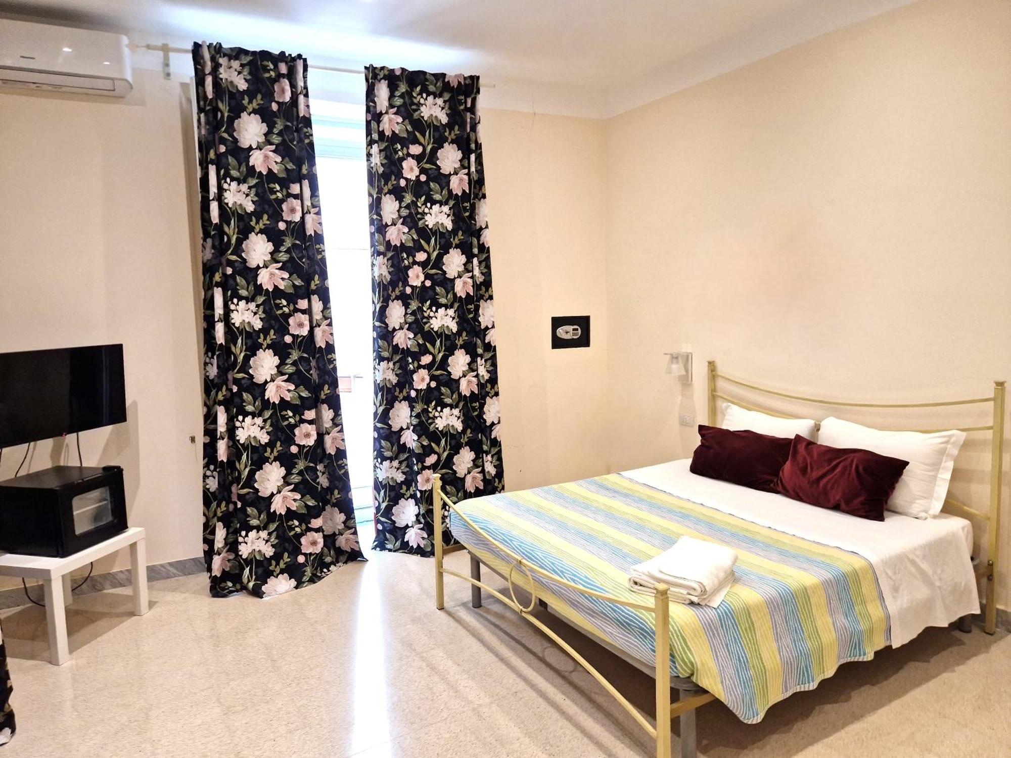 Santa Chiara "Family Suites" Naples Extérieur photo