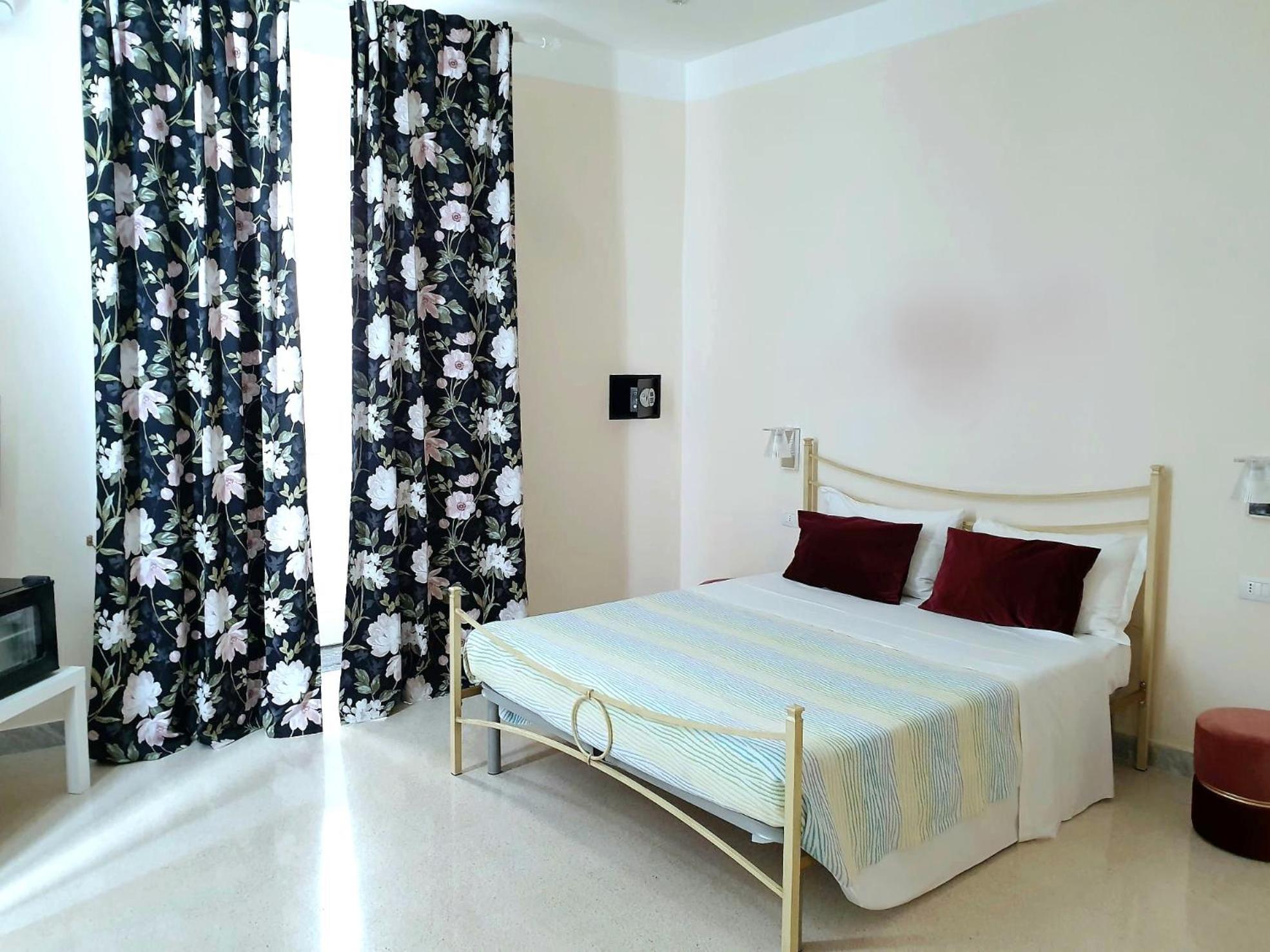 Santa Chiara "Family Suites" Naples Extérieur photo